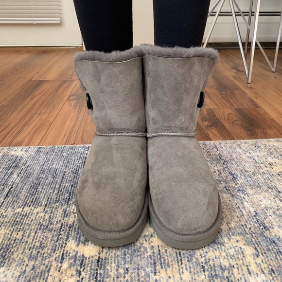 Authentic UGG Women’s Bailey Button II - Picture 3 of 5